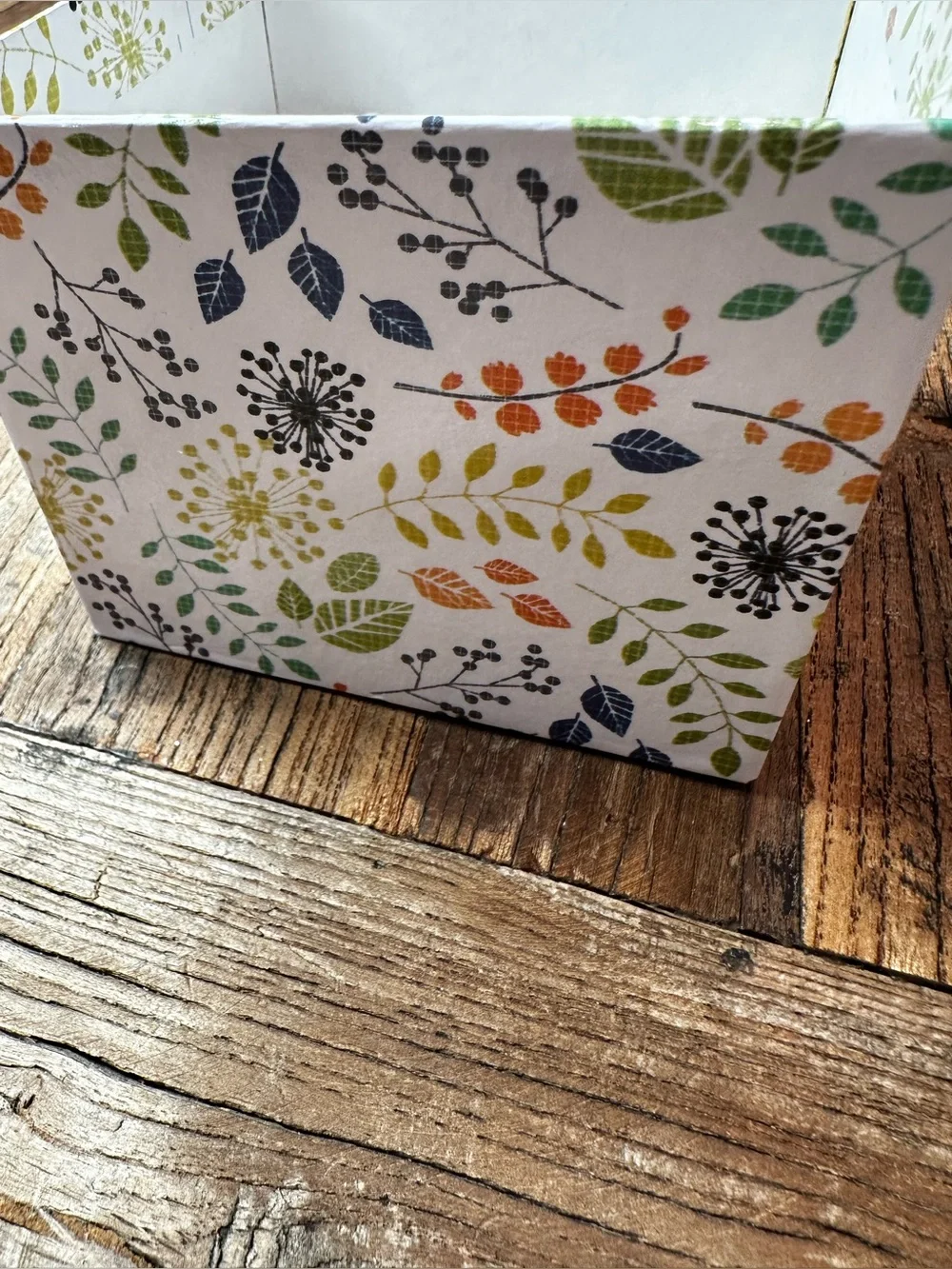 Leaf Print gift box - White with Multicolor Leaf Pattern